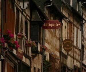 Façade antiquités de Cormeilles en Pays d'Auge