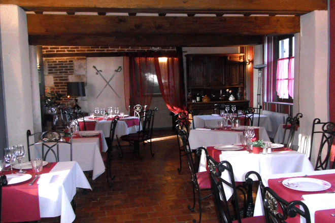 La salle du restaurant le Relais des Fauveries La salle du restaurant le Relais des Fauveries
