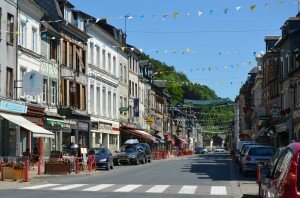 La rue de l'Abbaye - Rue principale de Cormeilles en Pays d'Auge